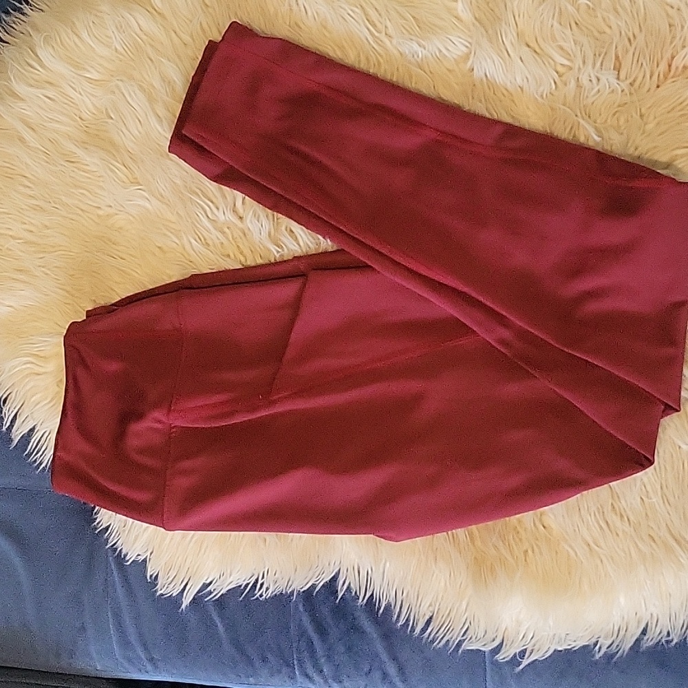Yoga pants with pockets